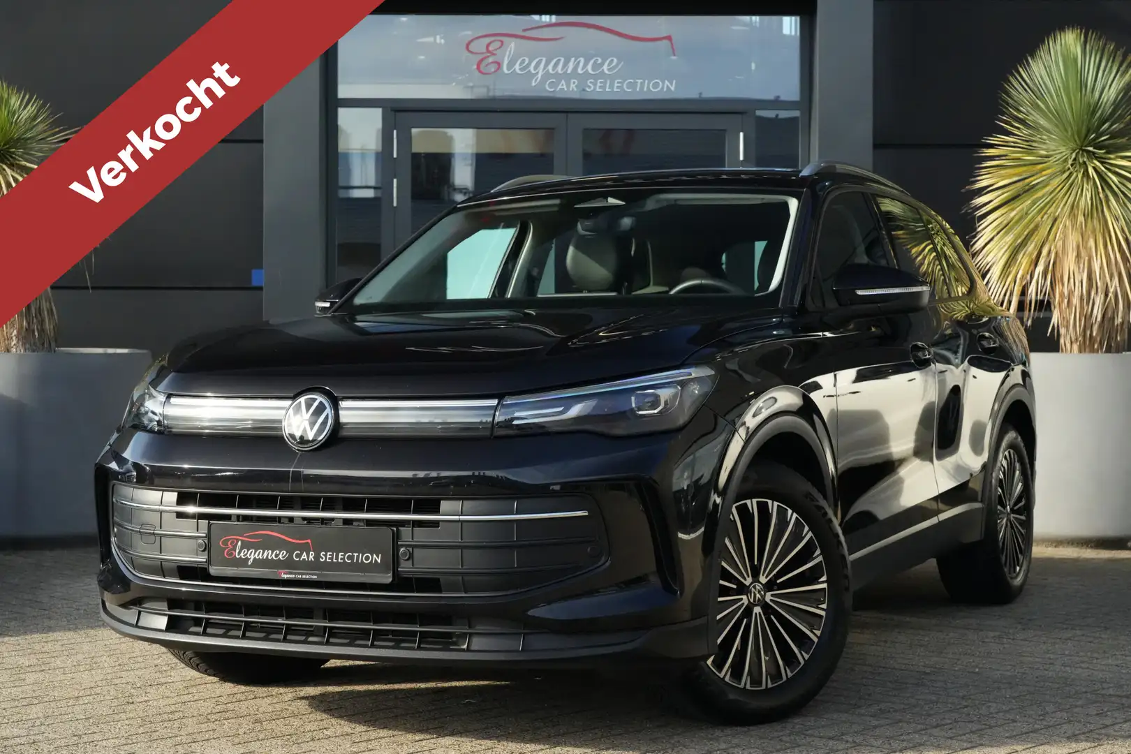 Volkswagen Tiguan 1.5 eTSI Life Edition 150pk Navigatie/Stoelverwarm Noir - 1