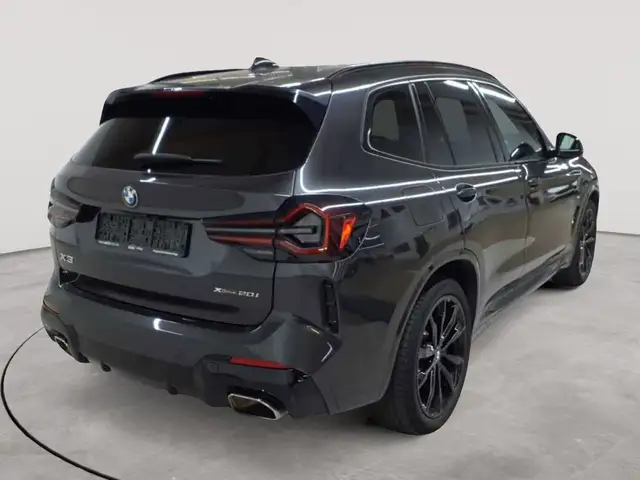 BMW X3 view 4