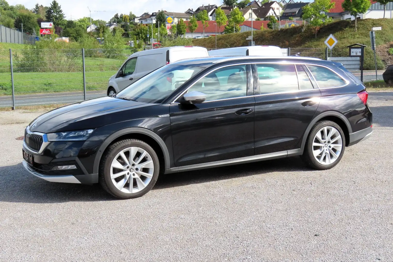 Skoda Octavia Scout 4x4 Navi Kamera VirtualCockpit Schwarz - 2