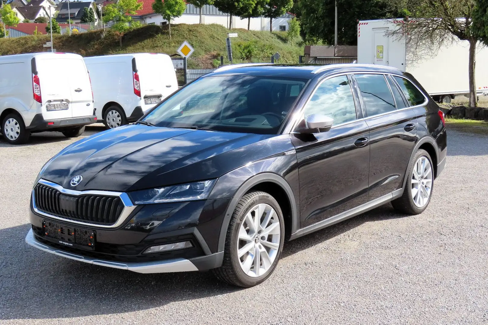 Skoda Octavia Scout 4x4 Navi Kamera VirtualCockpit Schwarz - 1