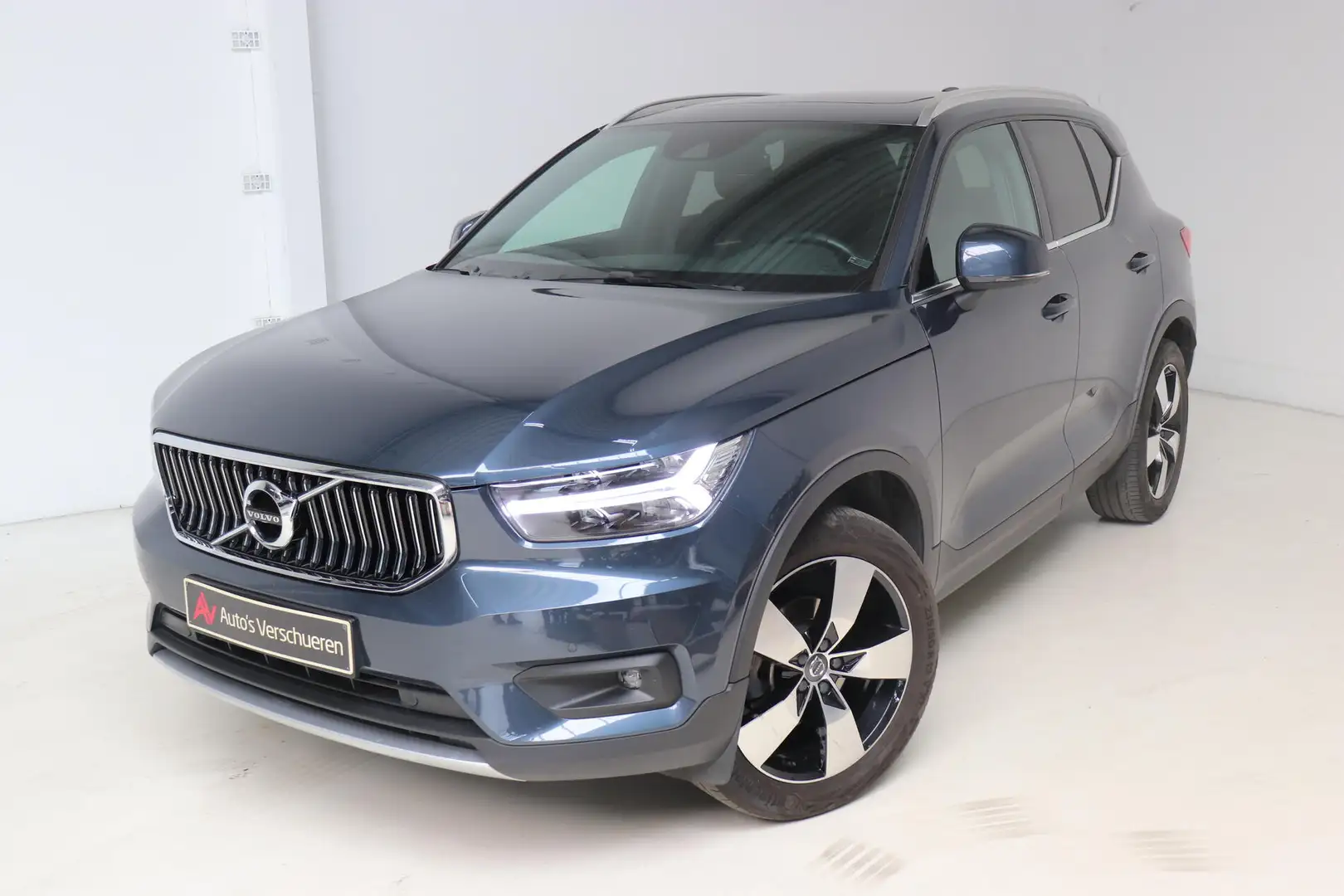 Volvo XC40 T3 Inscription ** Harman | Pano | Leder Blue - 2