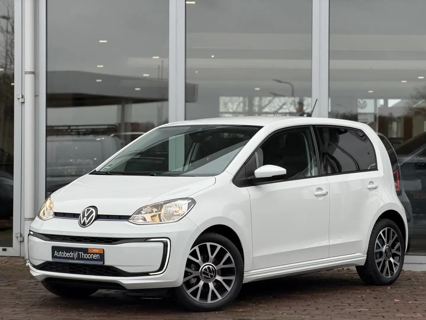 Volkswagen e-up! Style | Camera | Cruise | Stoelverwarming Wit - 1