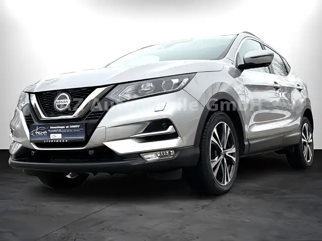 Nissan Qashqai N-Connecta PANO/SPUR/360°/AHK/GARANTIE