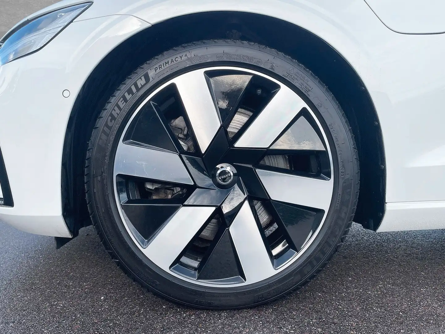 Volvo S60 T8 AWD Recharge Ultimate Dark ACC BLIS SD Белый - 2