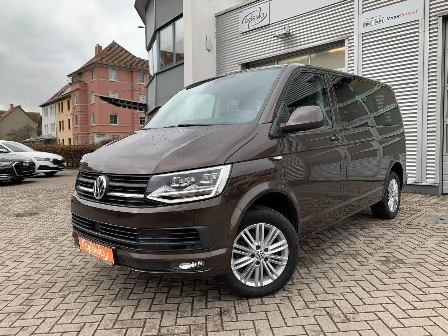 Volkswagen T6 Caravelle T6 2.0TDI Caravelle LED+ACC+3Z-Klimaaut+Navi Marrón - 1
