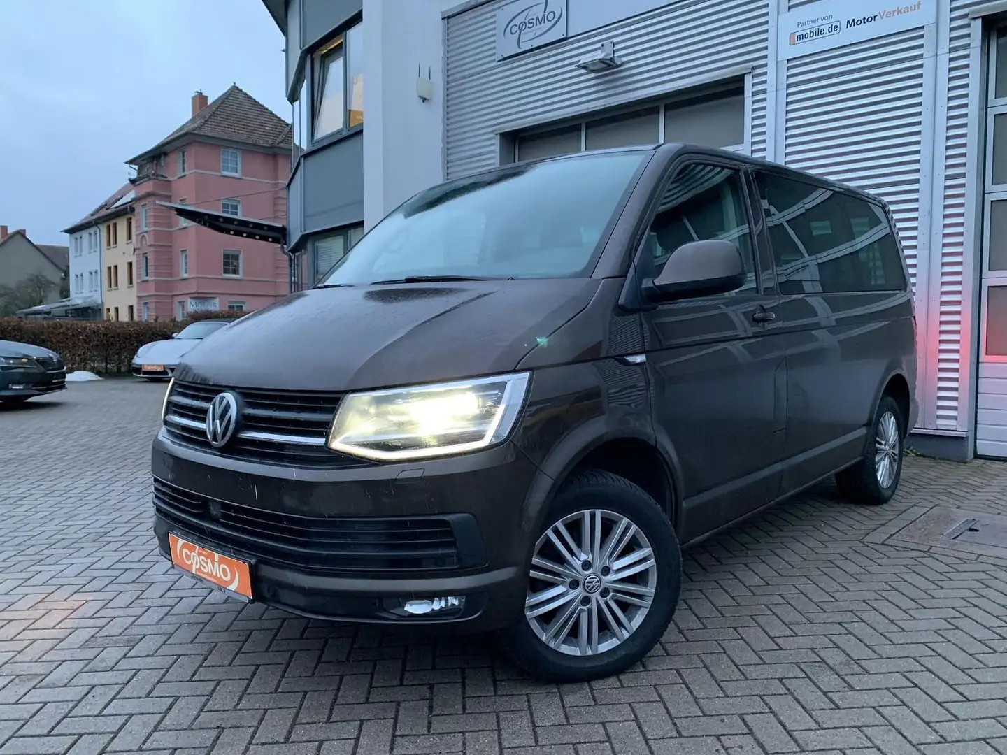 Volkswagen T6 Caravelle T6 2.0TDI Caravelle LED+ACC+3Z-Klimaaut+Navi Braun - 1