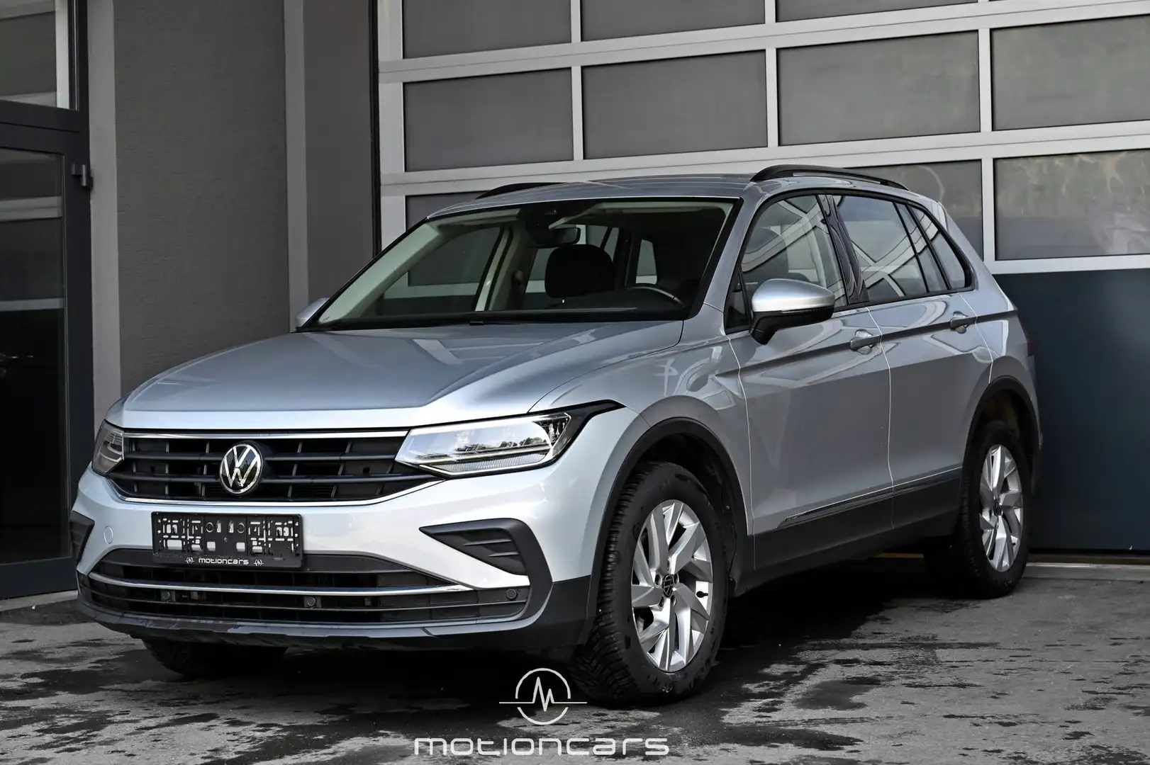 Volkswagen Tiguan 2.0 TDI BMT Life 4Motion Silber - 1