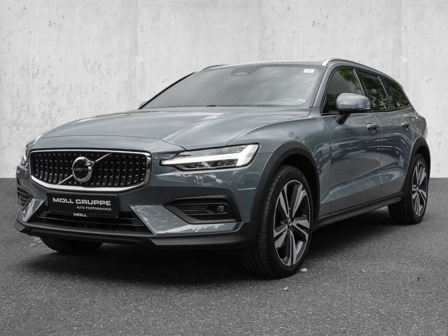 Volvo V60 Cross Country B4 AWD Plus ACC Harman/Kardon Grau - 2