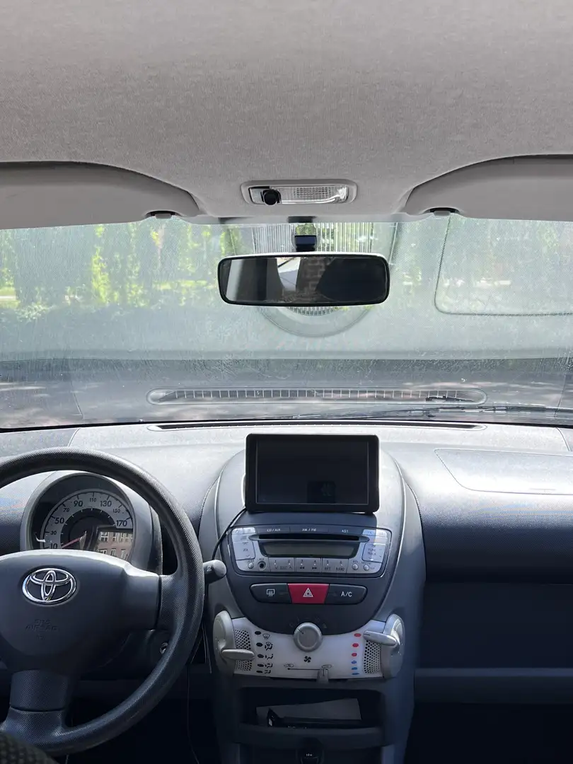 Toyota Aygo 1.0-12V + Gris - 1