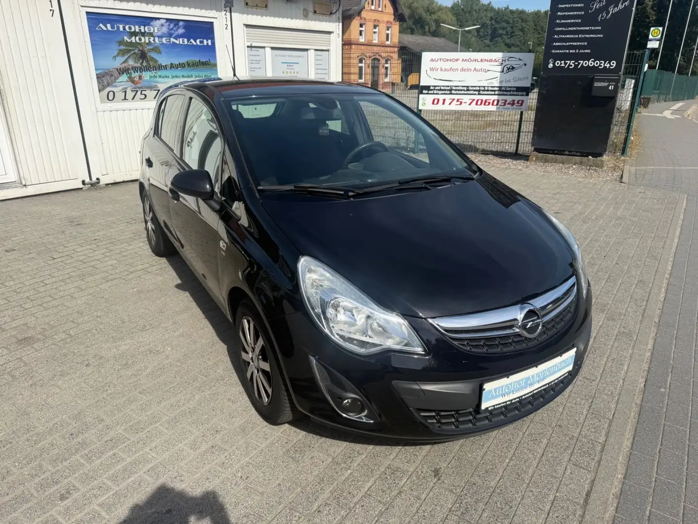 Opel Corsa D Satellite Schwarz - 2
