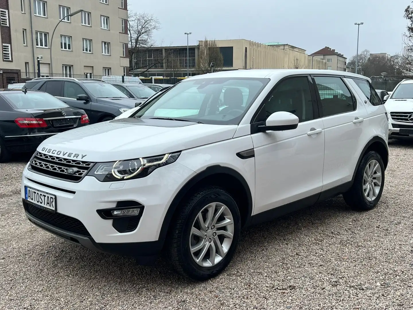 Land Rover Discovery Sport TD4 110kW Automatik 4WD SE*Navi* Weiß - 1