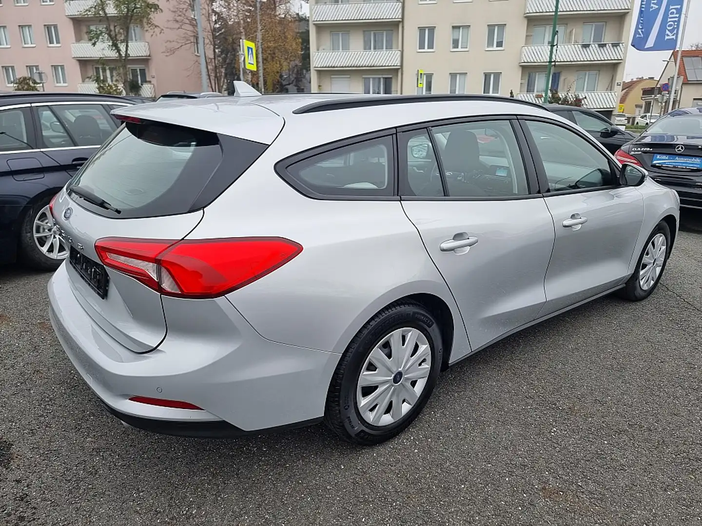 Ford Focus Traveller 1,5 EcoBlue Trend Grau - 2