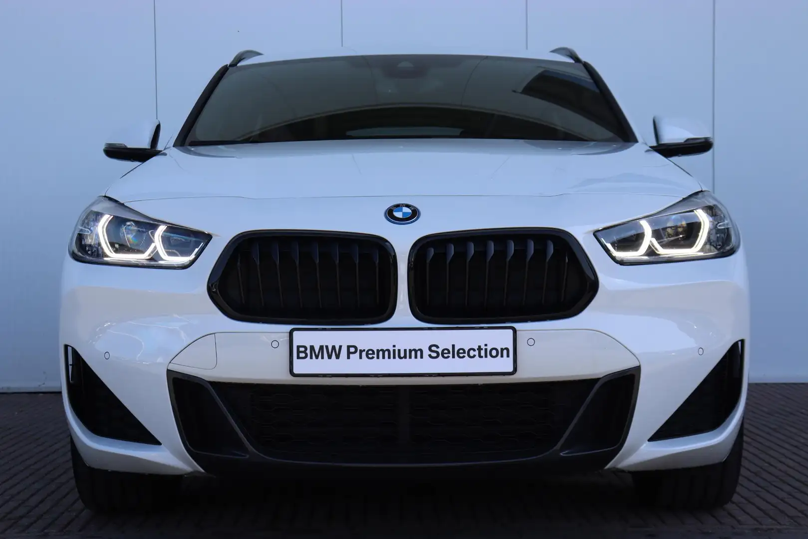 BMW X2 xDrive25e M Sportpakket/ Stuurverwarming/ Comfort Wit - 2
