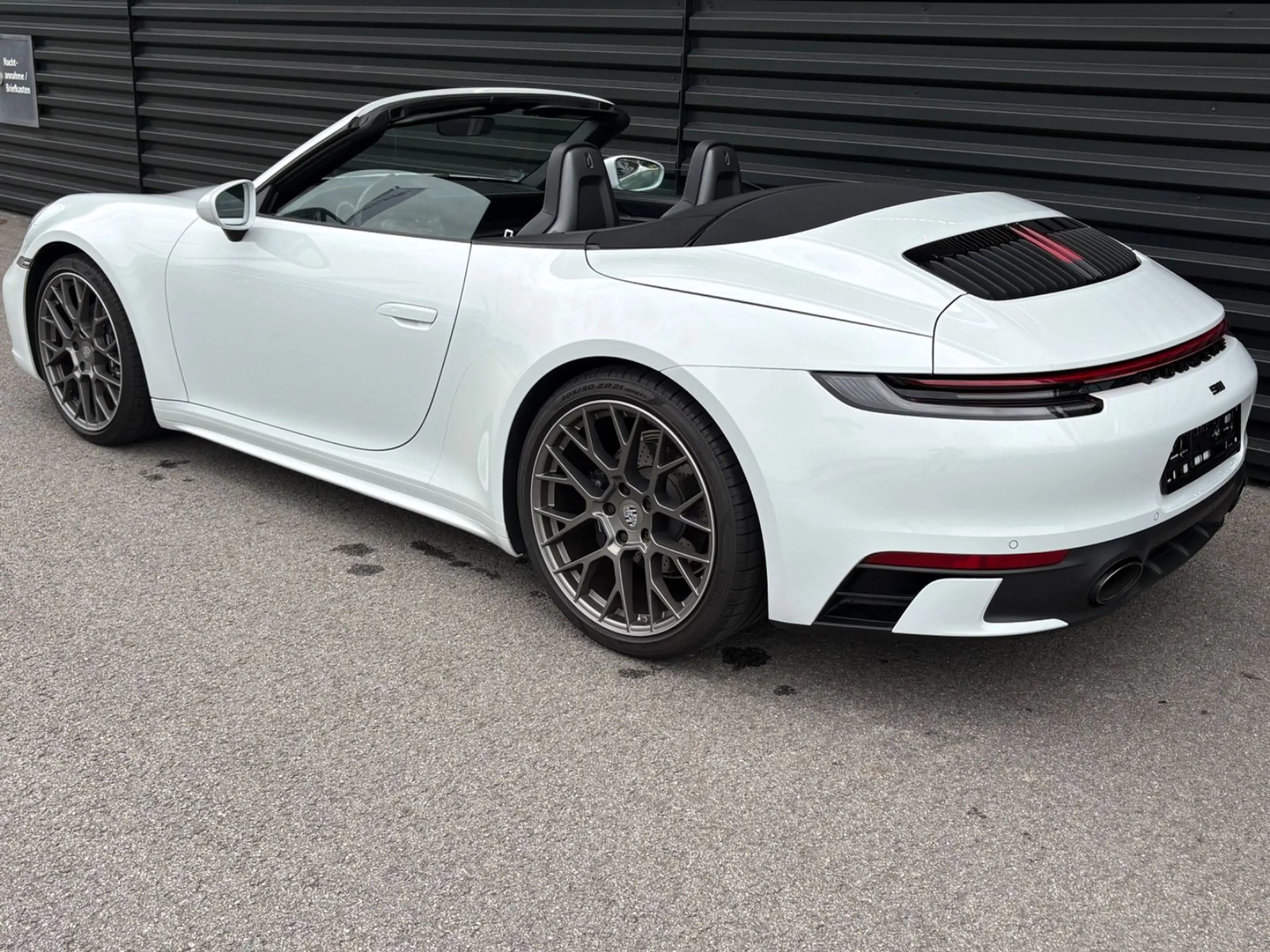Porsche 992 911-992 Carrera Cabrio-Chrono-Abgas-Sportdesign — photo 12
