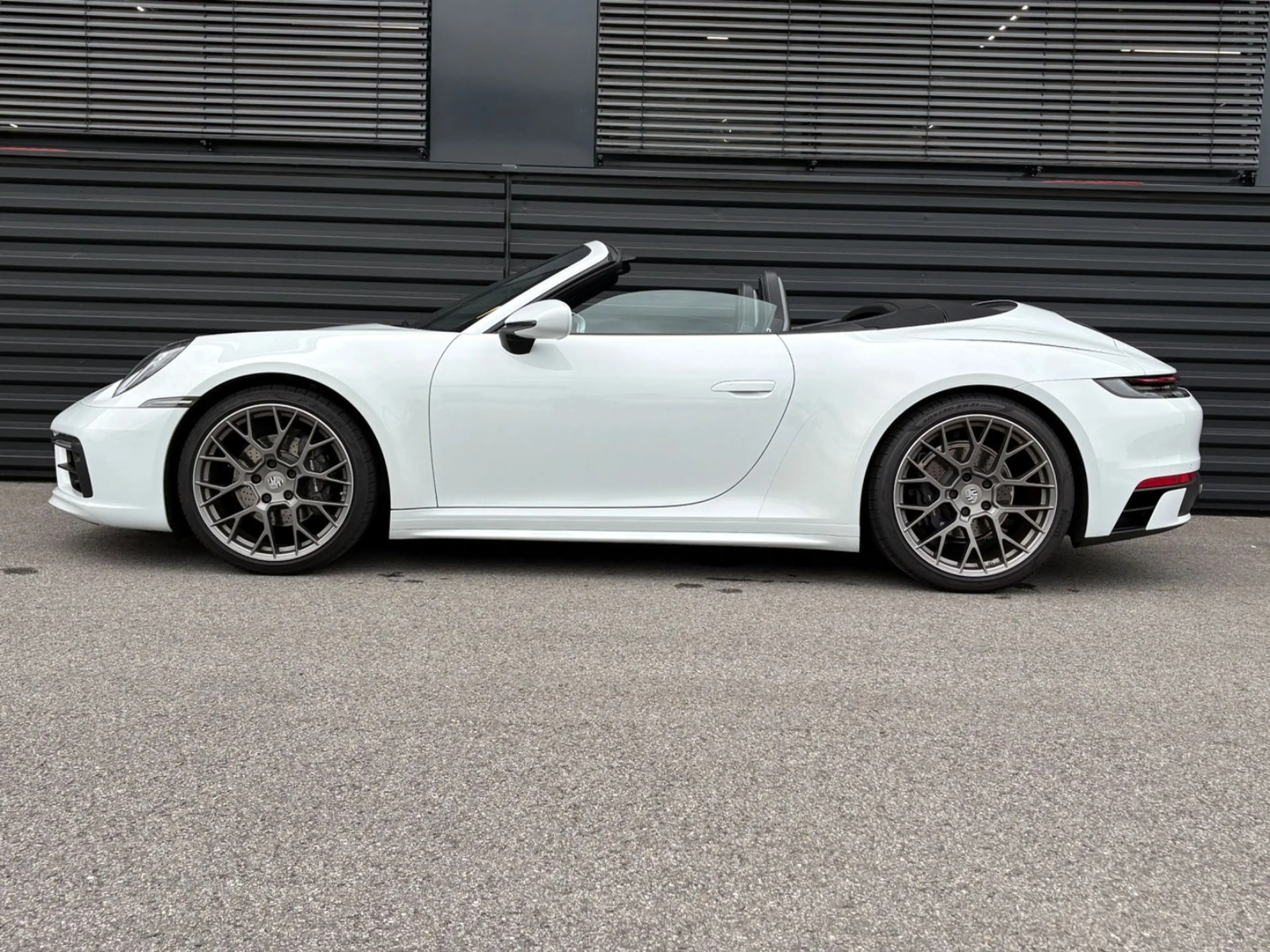 Porsche 992 911-992 Carrera Cabrio-Chrono-Abgas-Sportdesign — photo 11