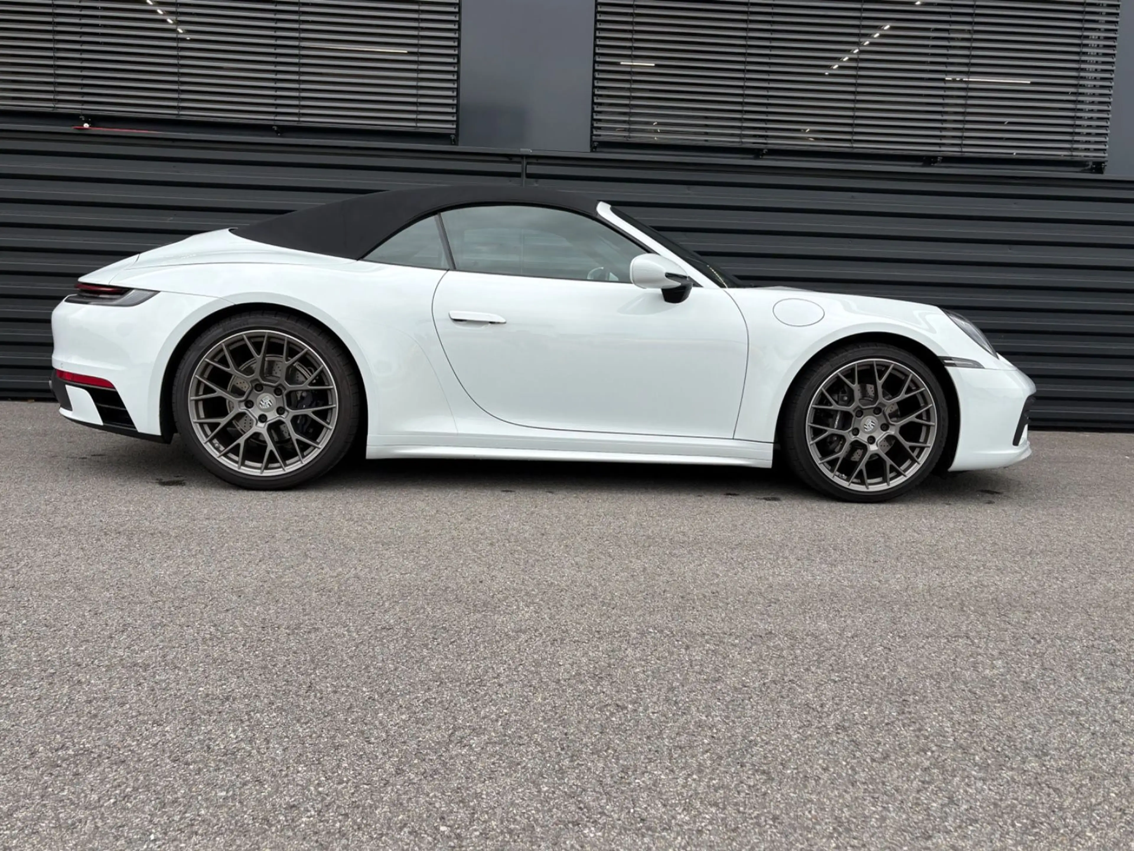 Porsche 992 911-992 Carrera Cabrio-Chrono-Abgas-Sportdesign — photo 2