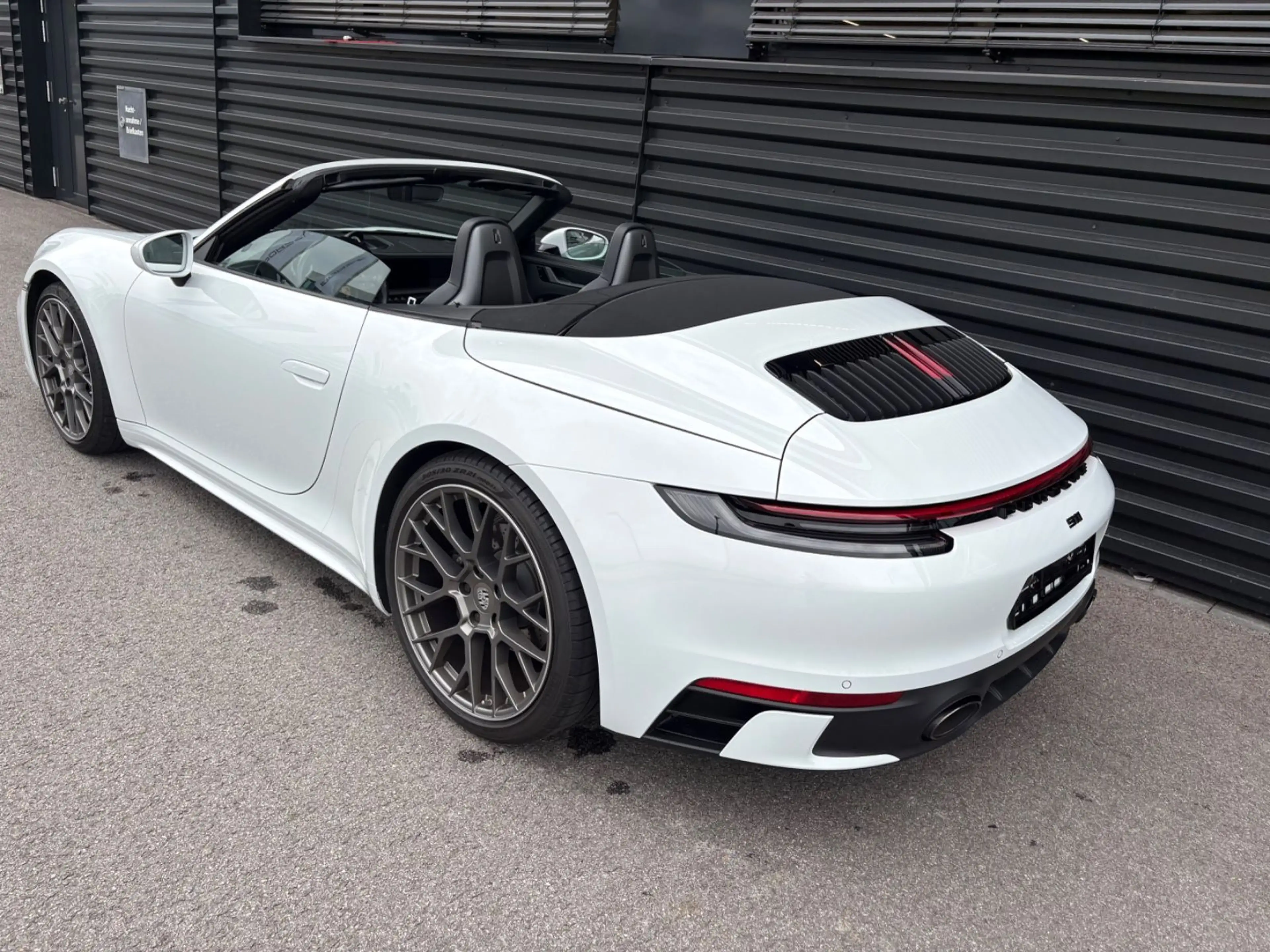 Porsche 992 911-992 Carrera Cabrio-Chrono-Abgas-Sportdesign — photo 13