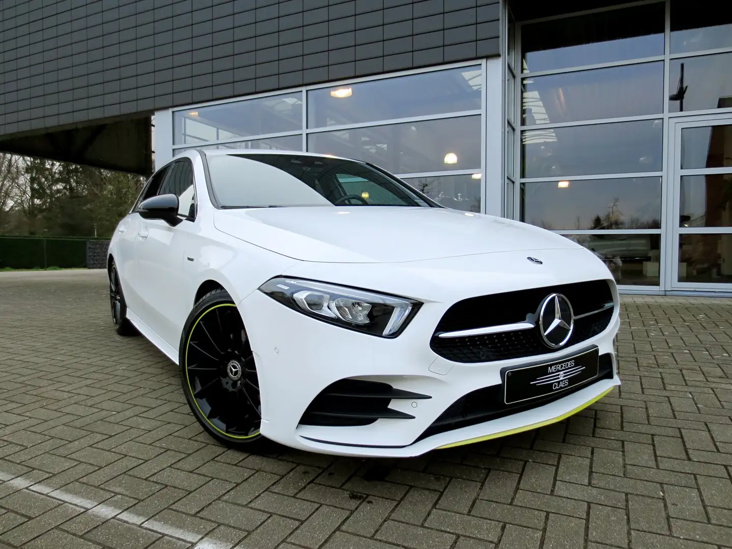 Mercedes-Benz A 200 *EDITION1*AMG*LED*CAMERA*MBUX Wit - 1