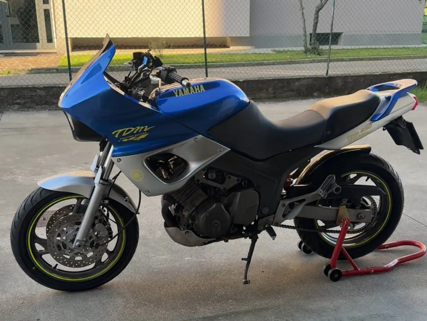 Yamaha TDM 850 3VD Bleu - 1