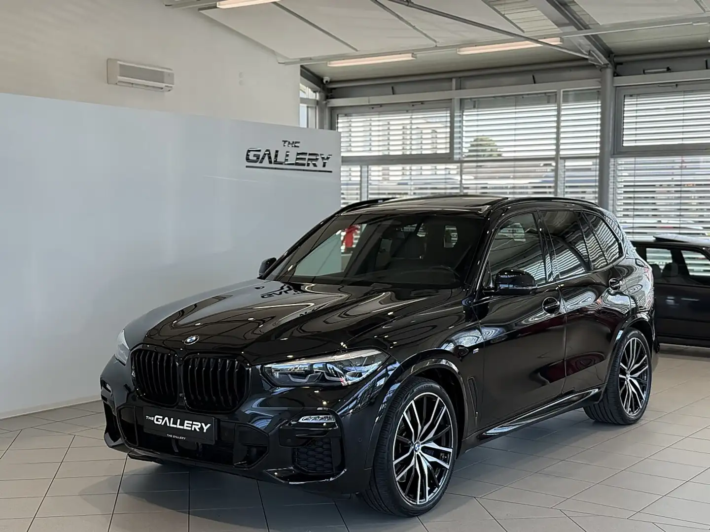 BMW X5 xDrive30d Aut.*M-Sport*Panorama*Head-Up*360°*AHK Schwarz - 1