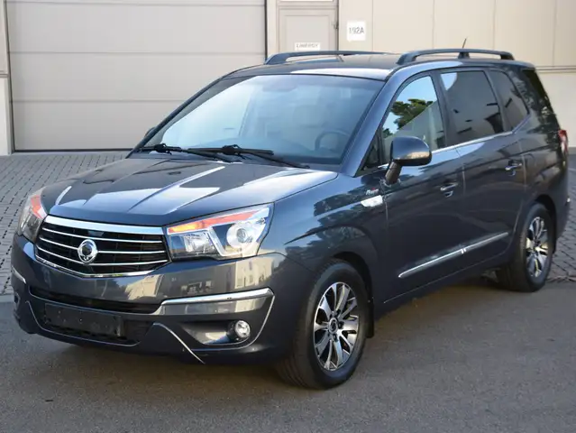 SsangYong Rodius 2.2 SV220e-XDi 4WD Sapphire
