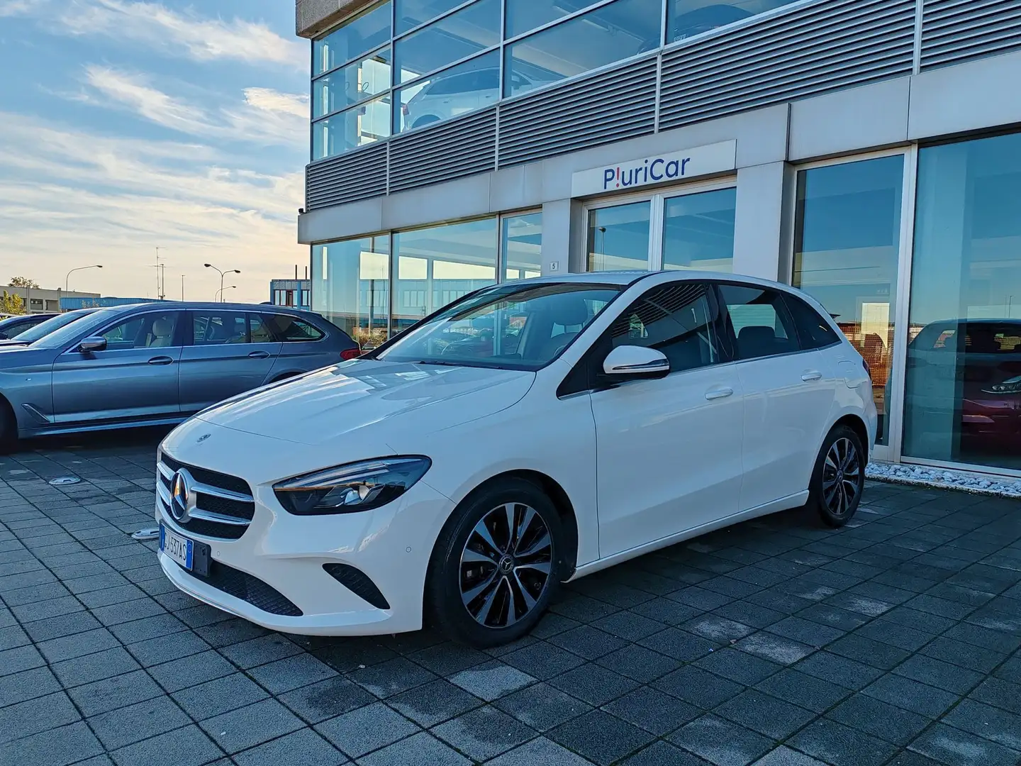 Mercedes-Benz B 180 d 116cv auto Bus.Extra Navi Fari LED Retrocamera Bianco - 1