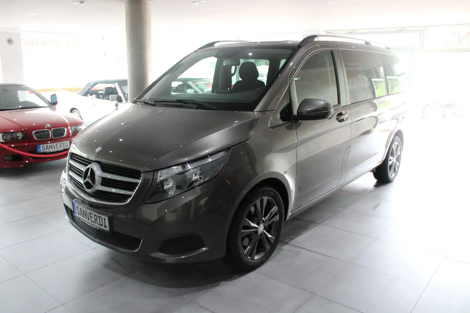 Mercedes-Benz V 250 d EDITION SPORTPAKET NAVI RFK STANDHEIZUNG Gri - 1