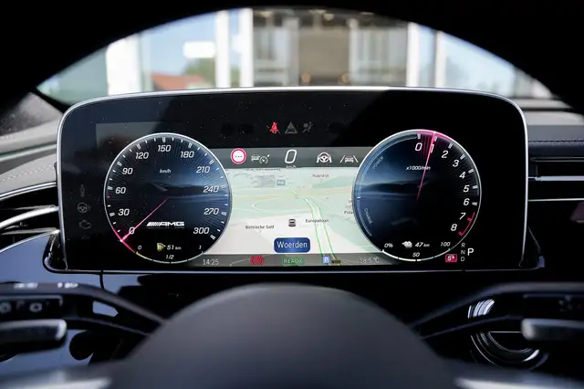 Mercedes-Benz E Class view 13