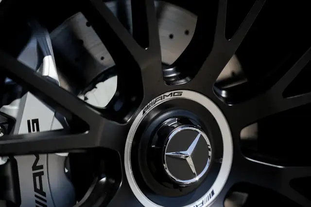 Mercedes-Benz E Class view 30