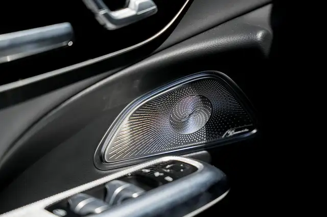 Mercedes-Benz E Class view 17