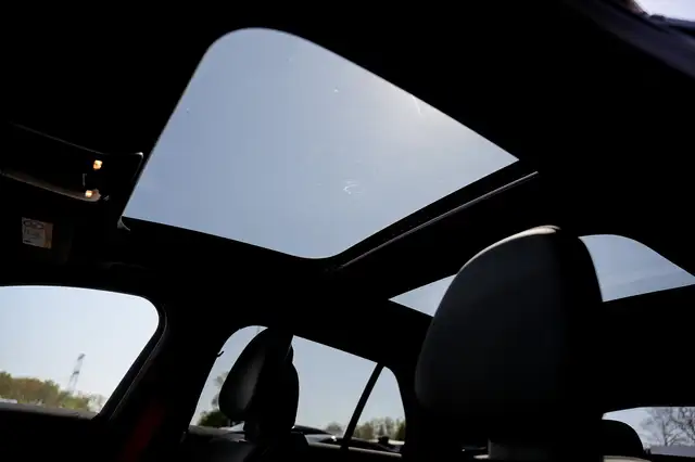 Mercedes-Benz E Class view 24