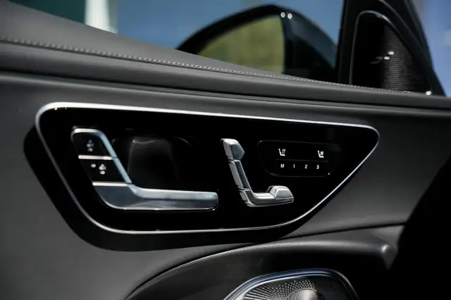 Mercedes-Benz E Class view 14
