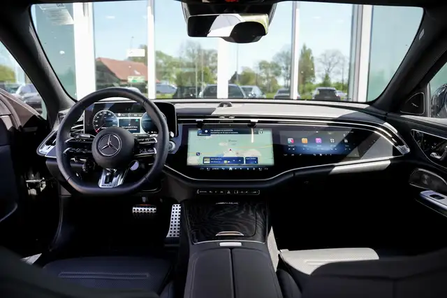 Mercedes-Benz E Class view 4