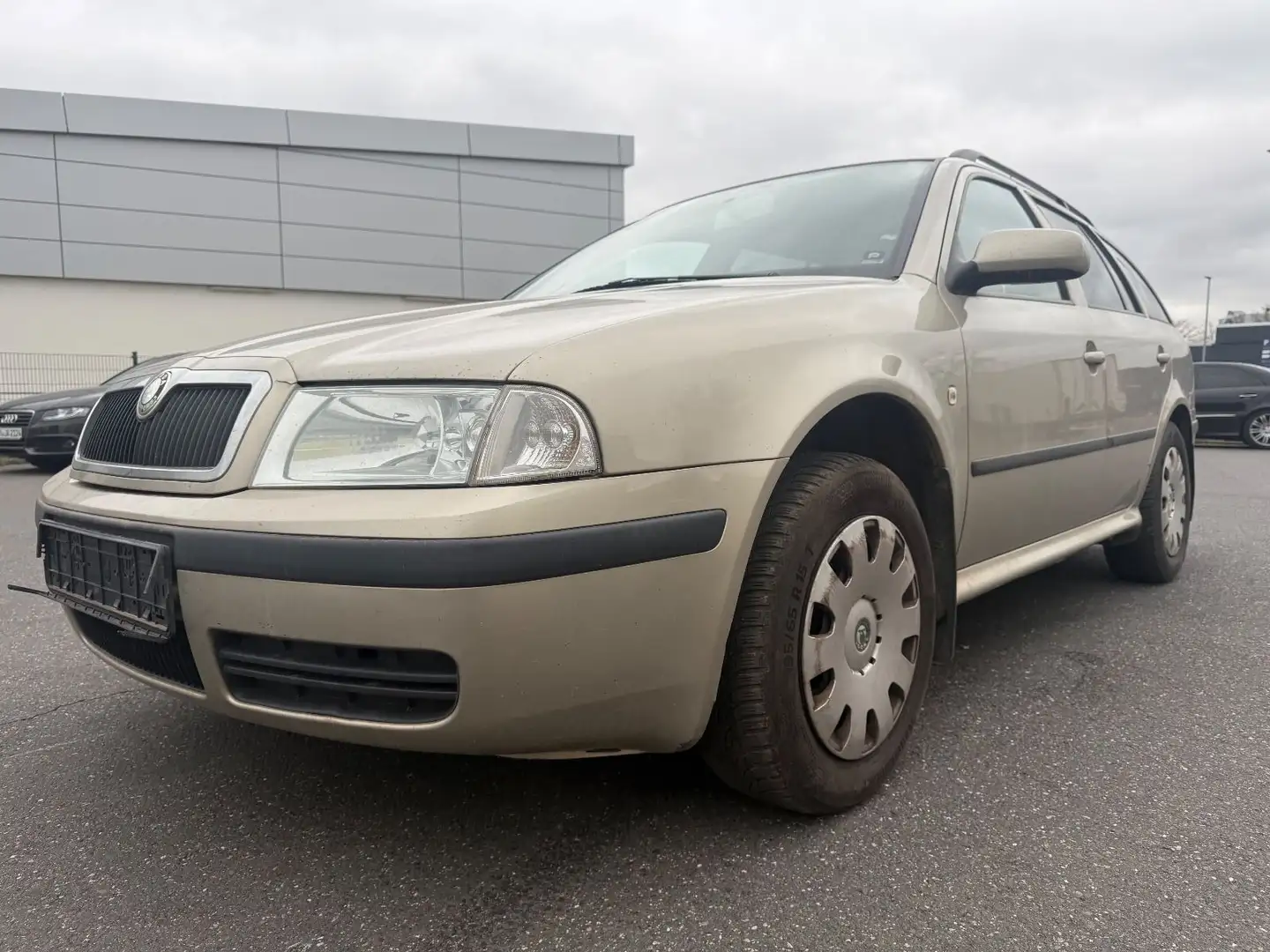 Skoda Octavia Combi Tour Beige - 1