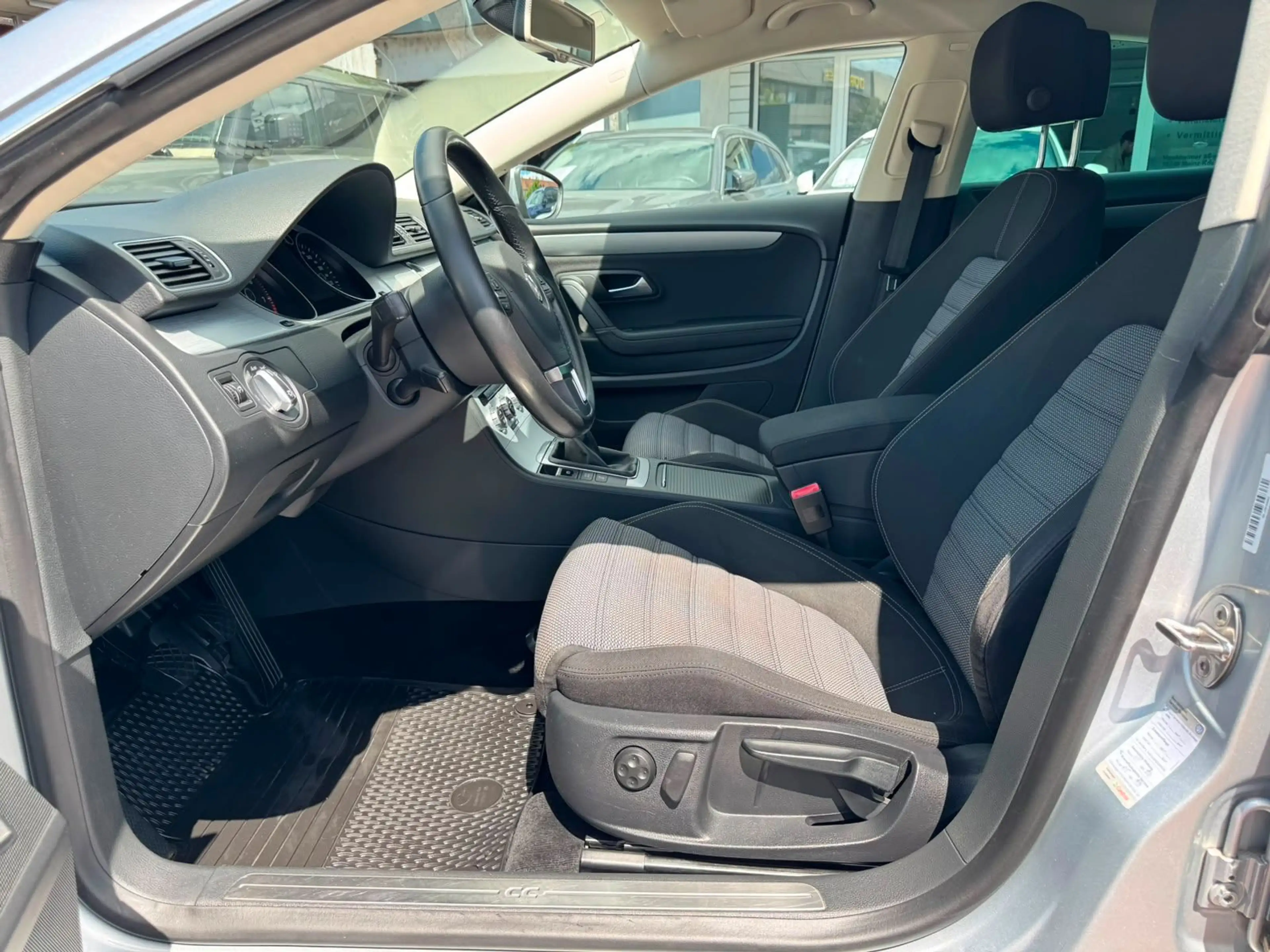 Volkswagen CC BMT BI-XENON PTS NAVI 5-Sitzer — photo 10