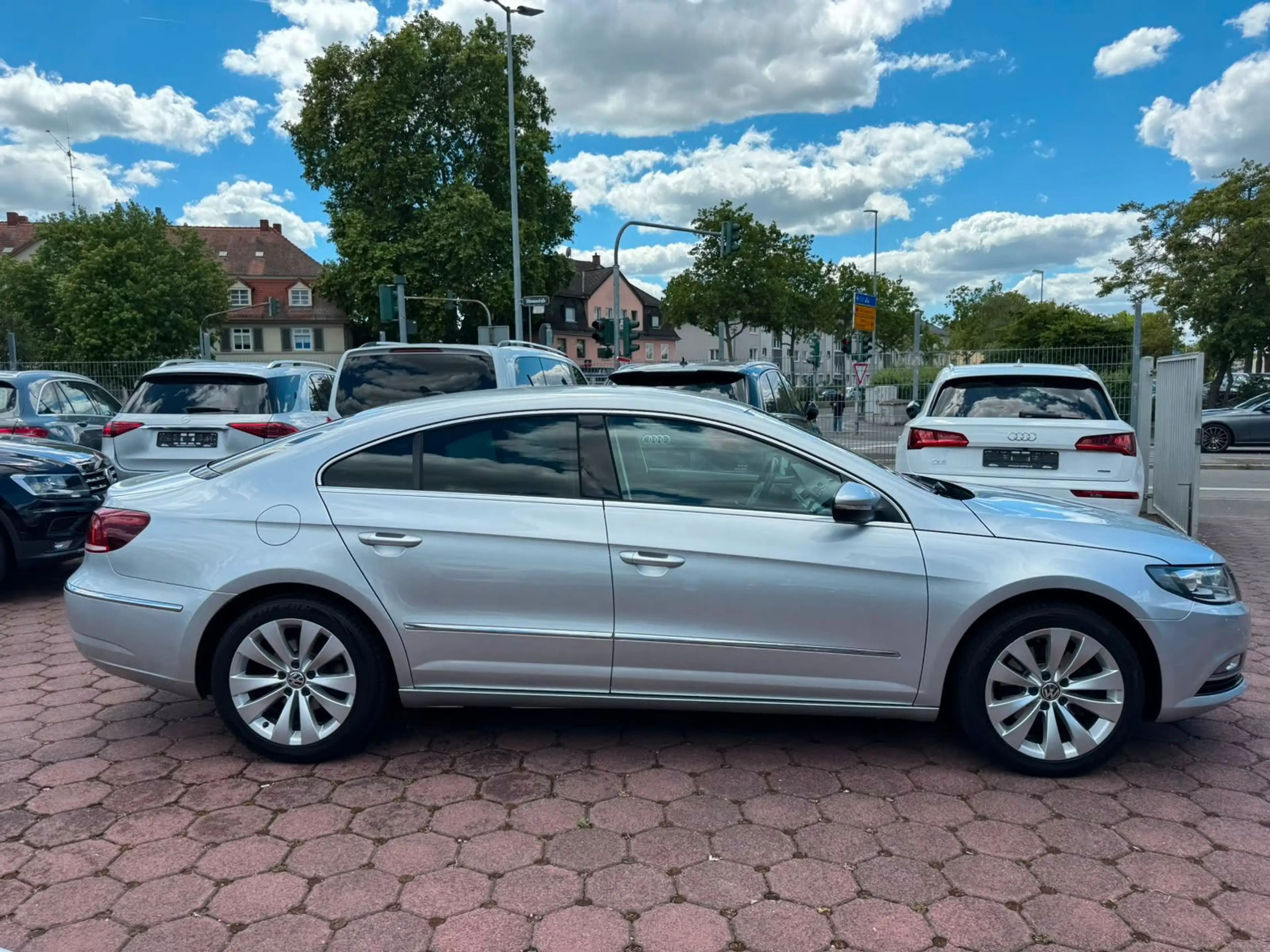 Volkswagen CC BMT BI-XENON PTS NAVI 5-Sitzer — photo 4