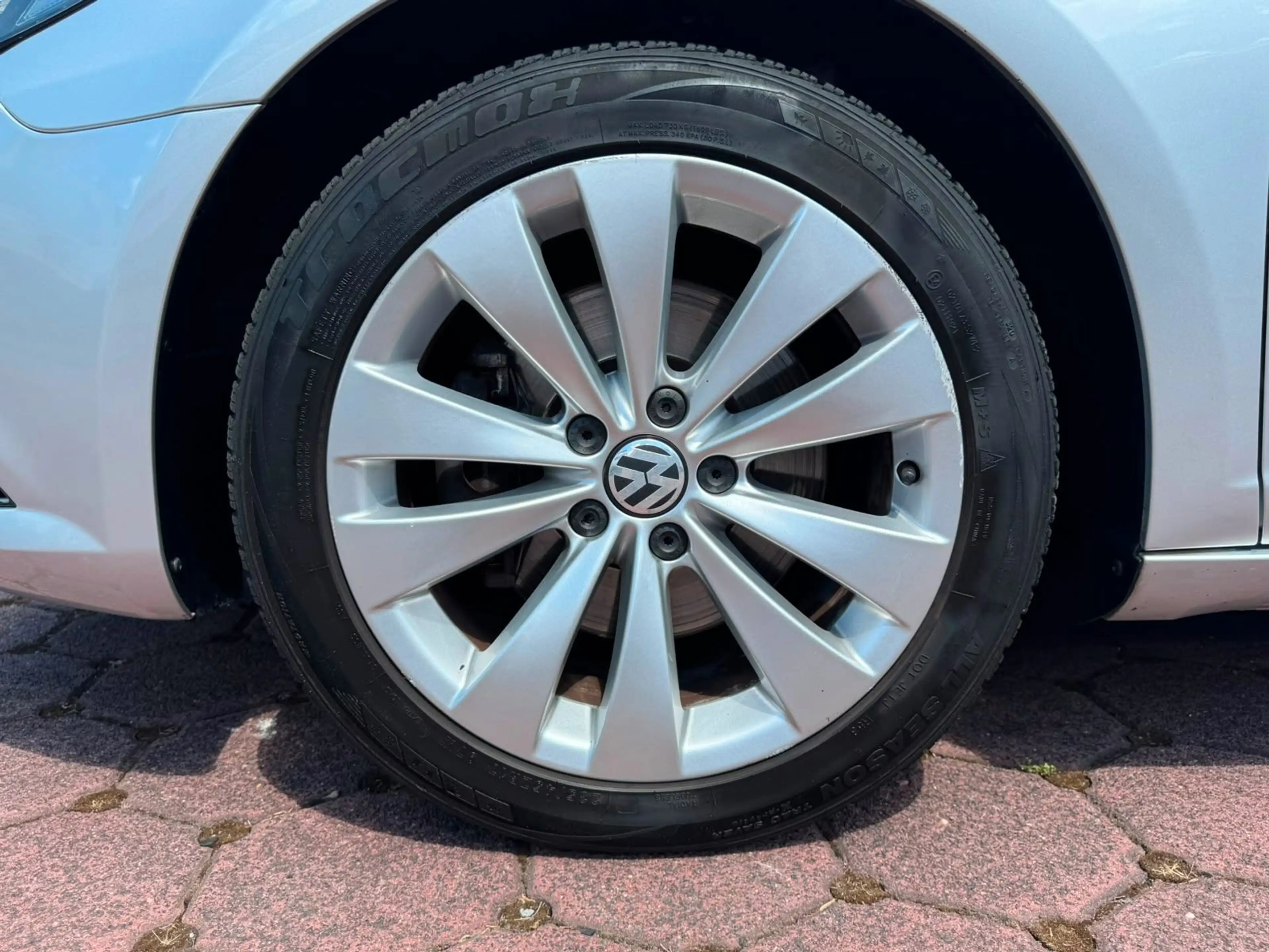 Volkswagen CC BMT BI-XENON PTS NAVI 5-Sitzer — photo 9