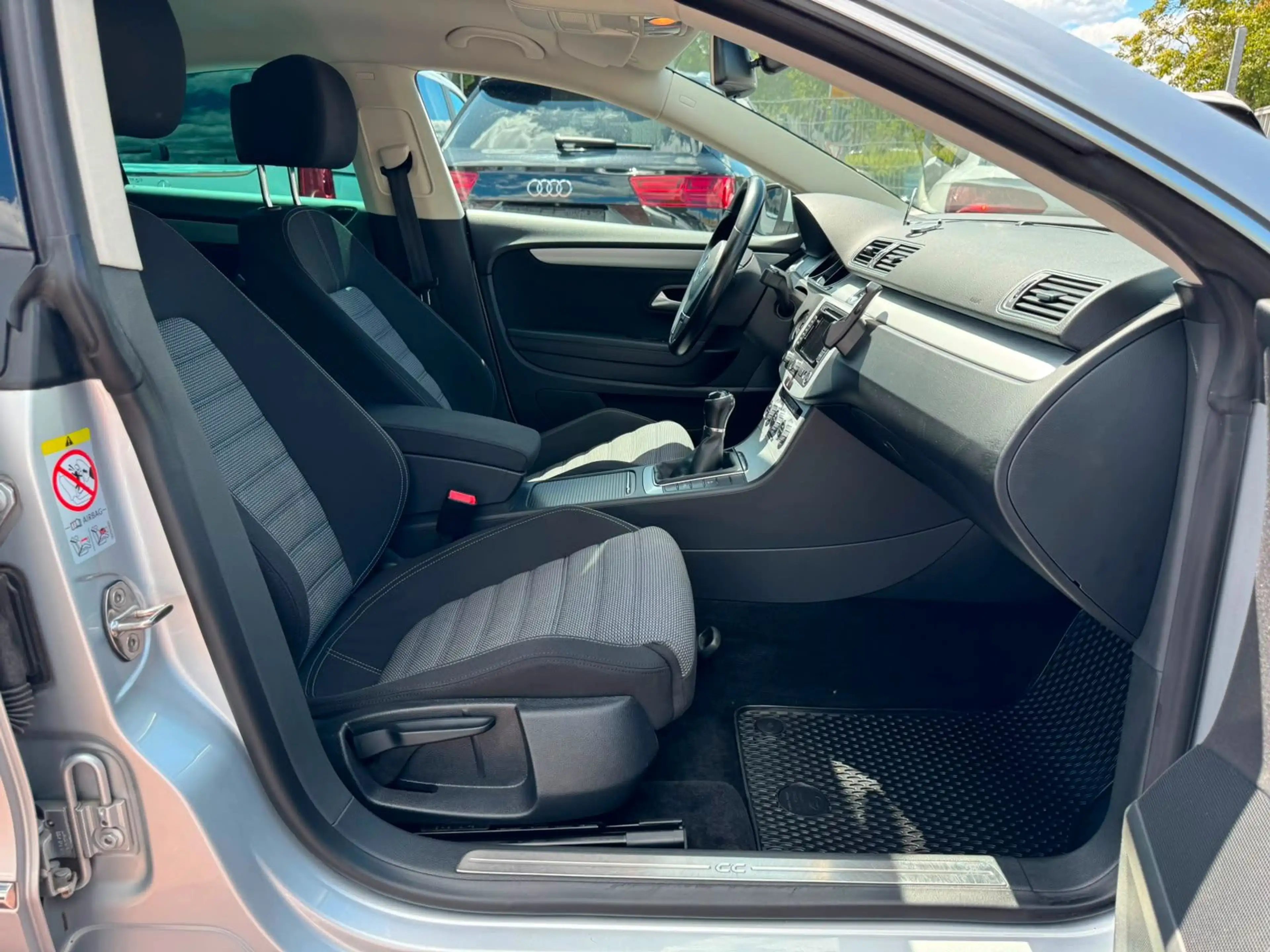 Volkswagen CC BMT BI-XENON PTS NAVI 5-Sitzer — photo 15