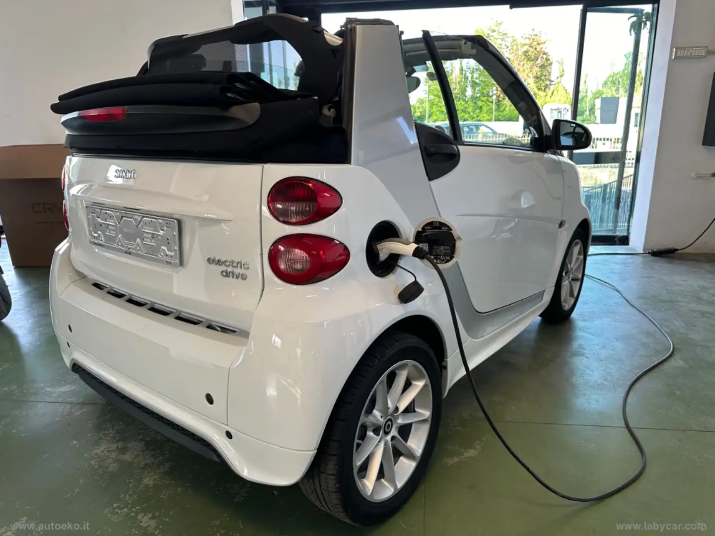 smart forTwo electric drive cabrio Bianco - 2