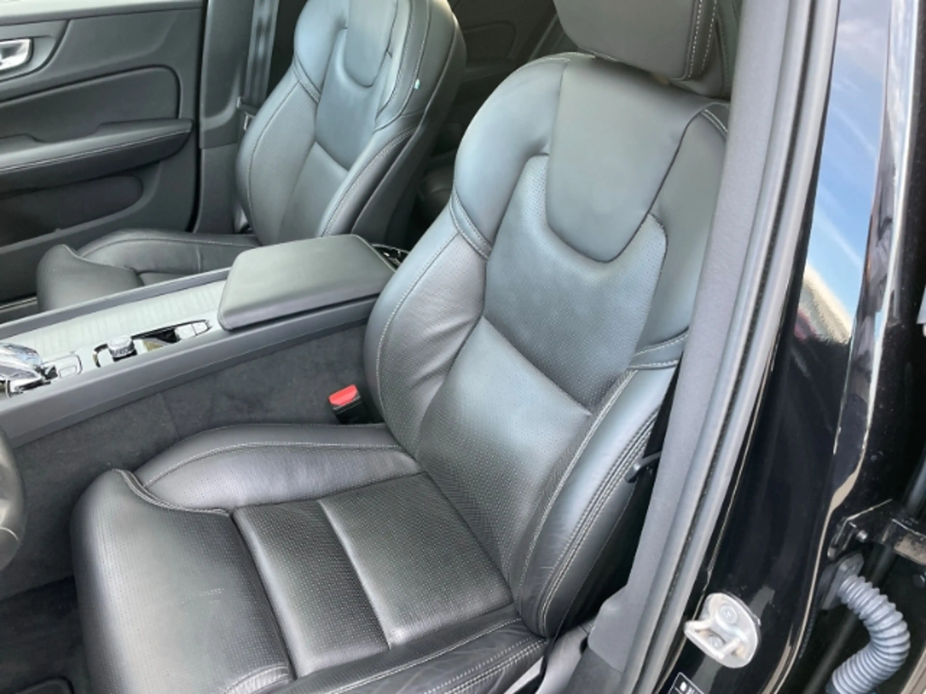 Volvo V60 Cross Country B5 AWD Ultimate Mild-Hybrid Autom. AHK, Panoramada — photo 14
