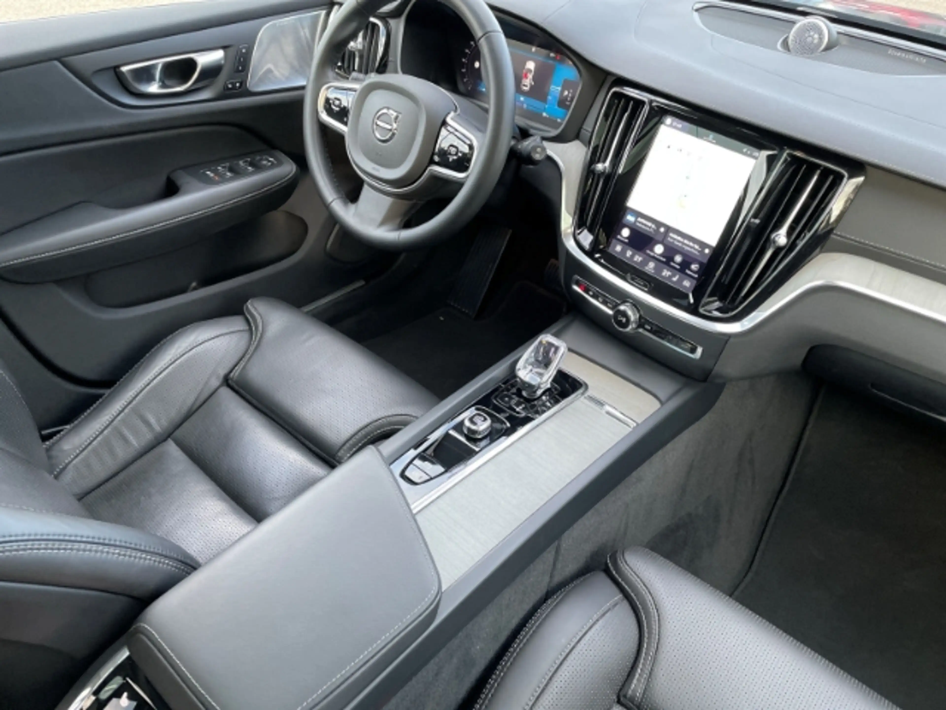 Volvo V60 Cross Country B5 AWD Ultimate Mild-Hybrid Autom. AHK, Panoramada — photo 3