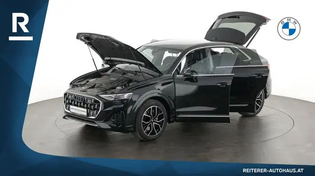 Audi Q8 view 9