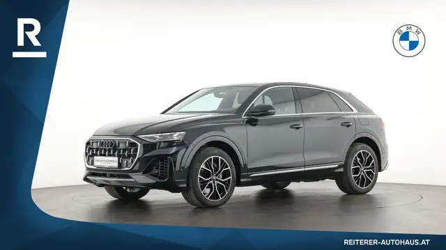 Audi Q8 view 3
