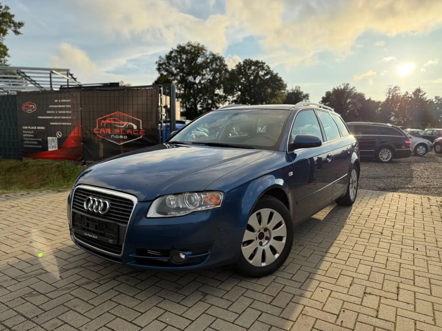 Audi A4 Avant 1.8 T AUTOMATIK/KLIMA/SITZHEIZUNG/PDC Blau - 1