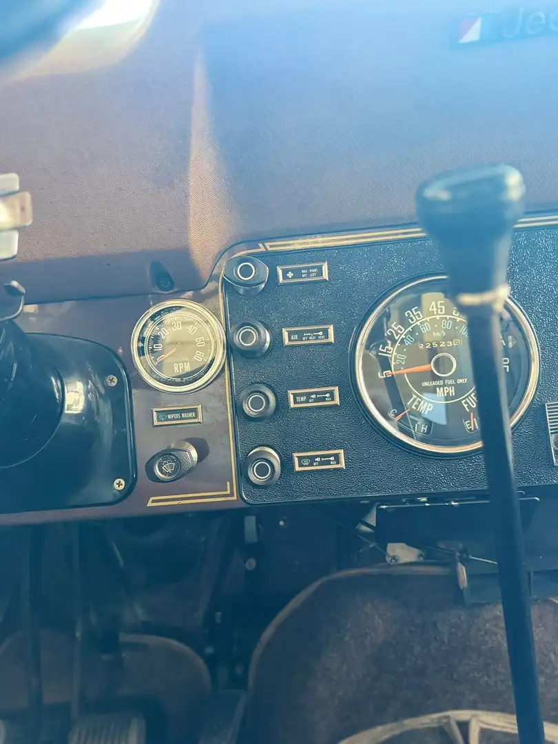 Jeep CJ-7 LAREDO Brun - 2