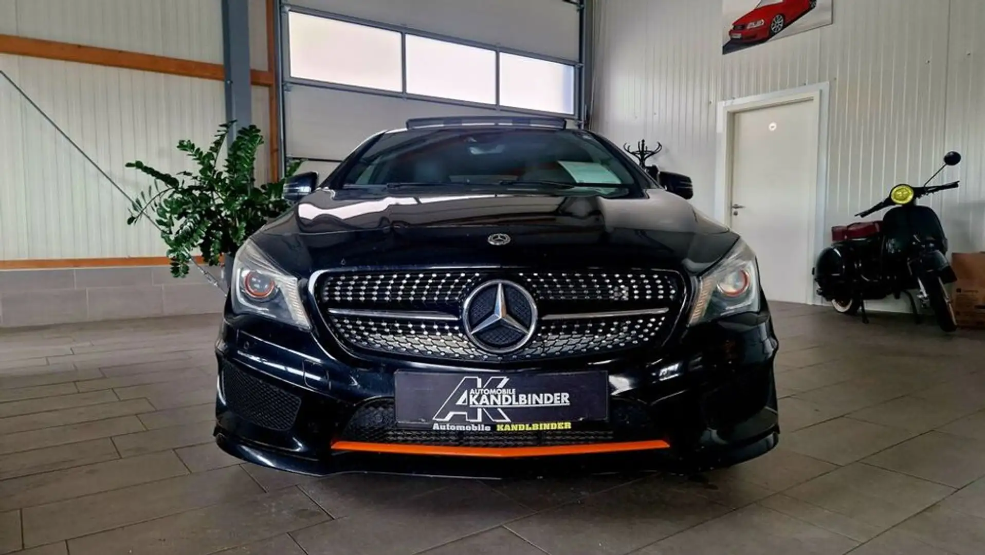 Mercedes-Benz CLA SB 200 CDI Orange Art Edition AMG Line Schwarz - 2