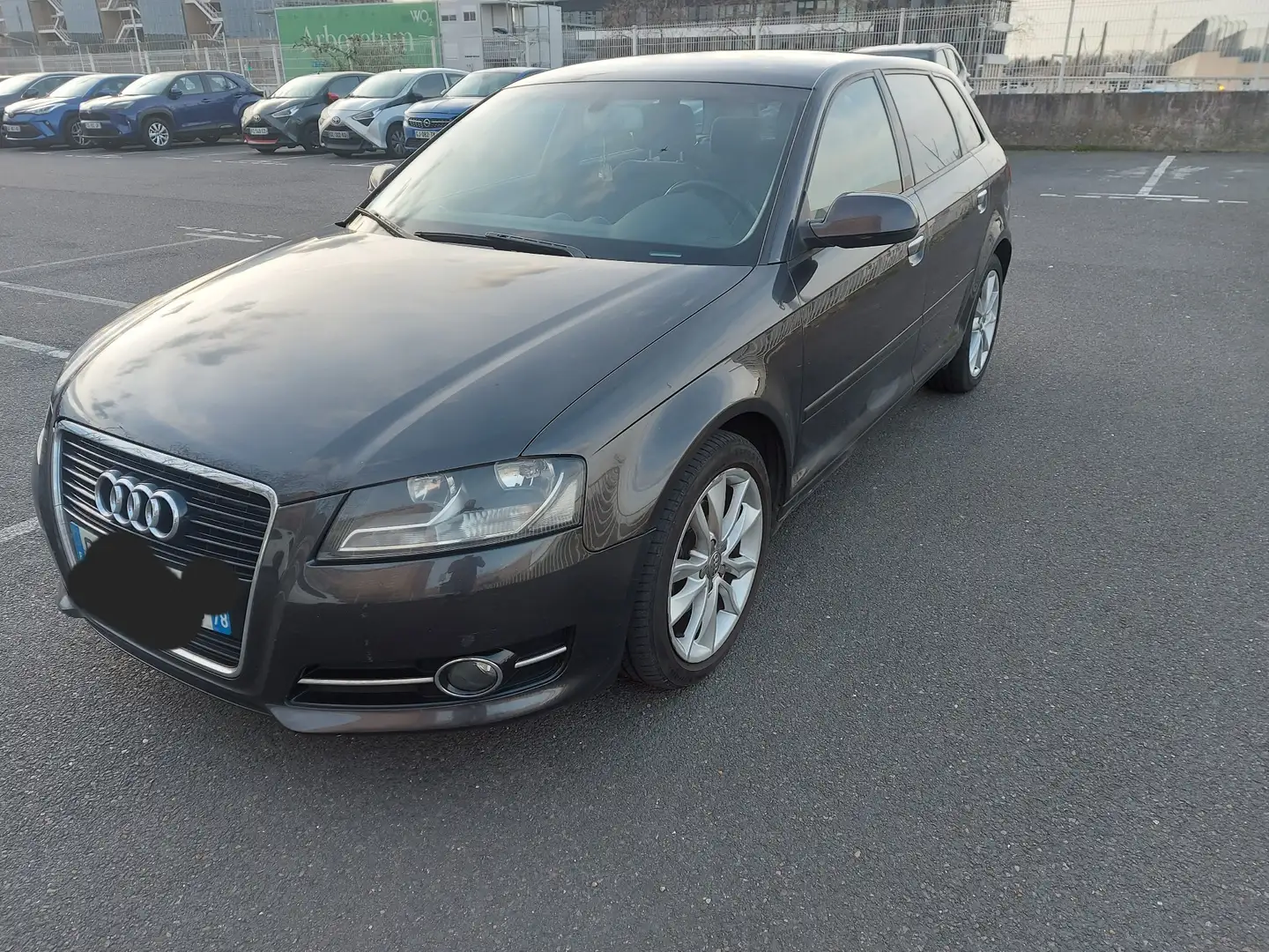 Audi A3 2.0 TDI 140 DPF Ambition crna - 1