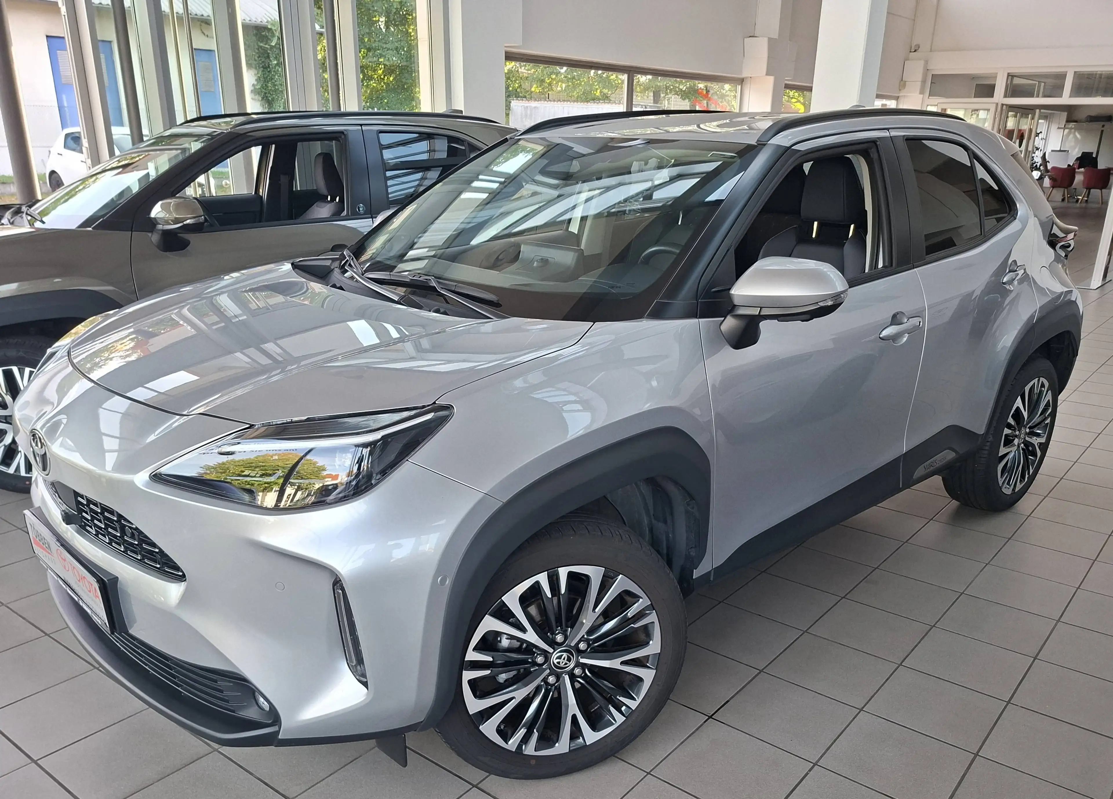 Toyota Yaris Cross Hybrid FWD Style + WKR + JBL + HUD + Garantie
