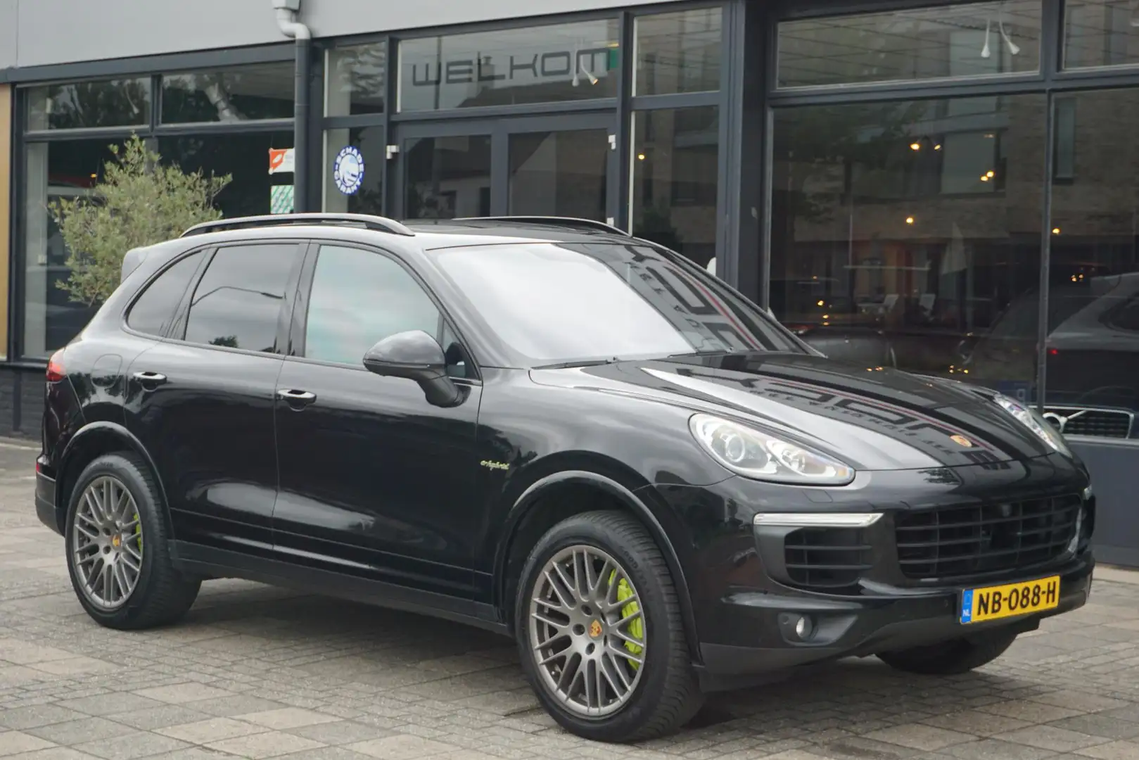 Porsche Cayenne 3.0 S E-Hybrid Platinum Edition 1e Eigenaar | Deal Zwart - 1