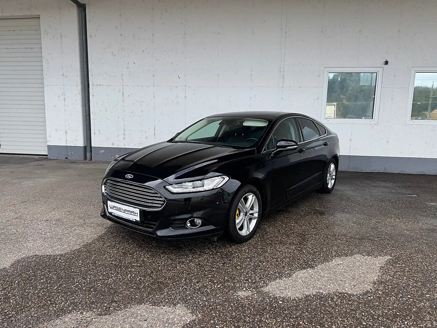 Ford Mondeo Titanium 2,0 TDCi Schwarz - 2